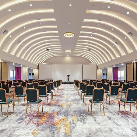 Mercure Pontianak City Center מראה חיצוני תמונה