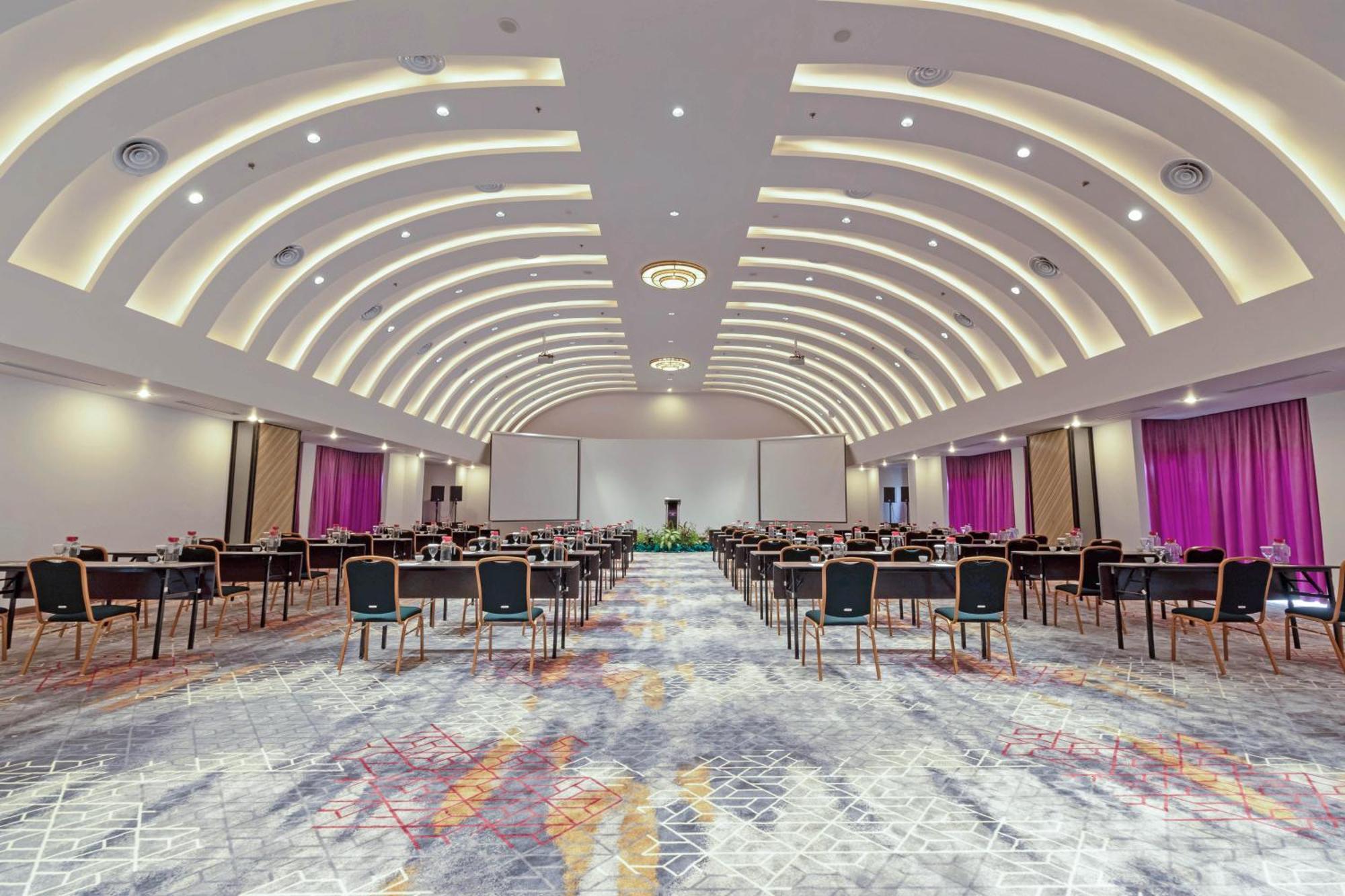 Mercure Pontianak City Center מראה חיצוני תמונה