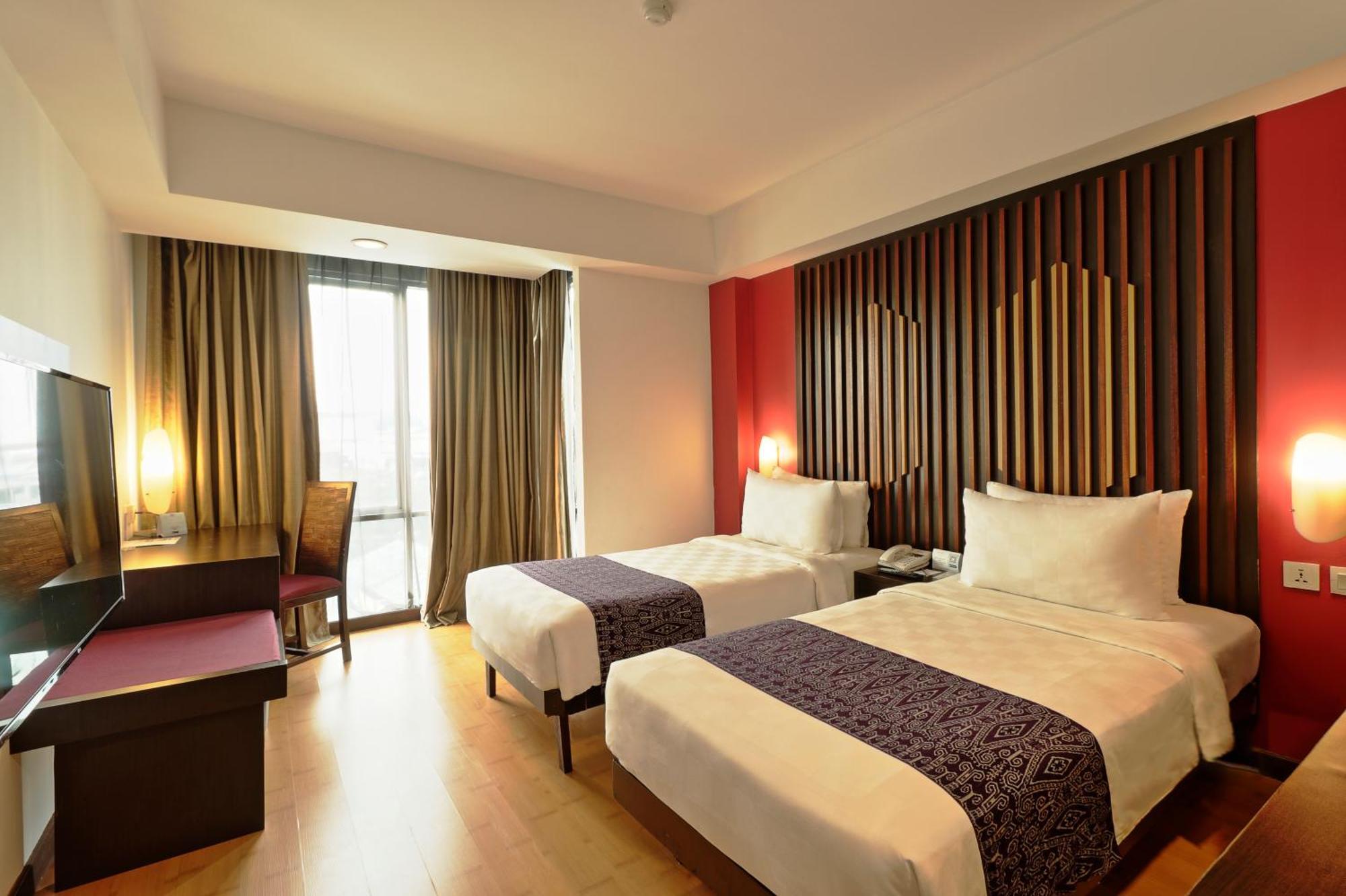 Mercure Pontianak City Center מראה חיצוני תמונה
