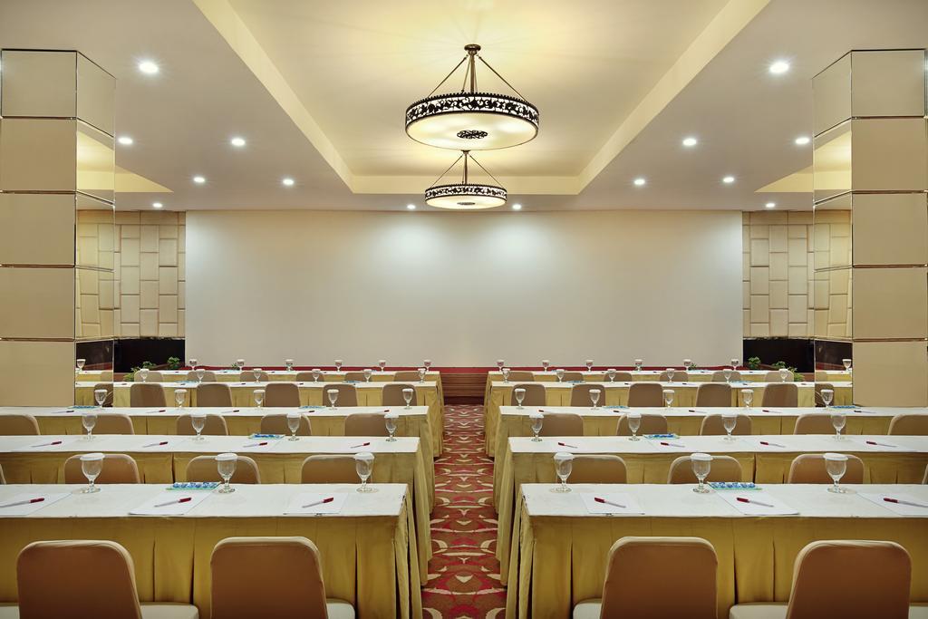 Mercure Pontianak City Center מראה חיצוני תמונה