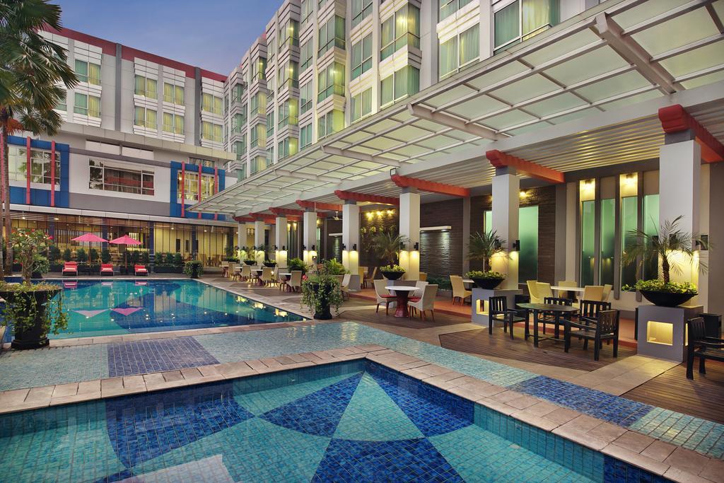 Mercure Pontianak City Center מראה חיצוני תמונה