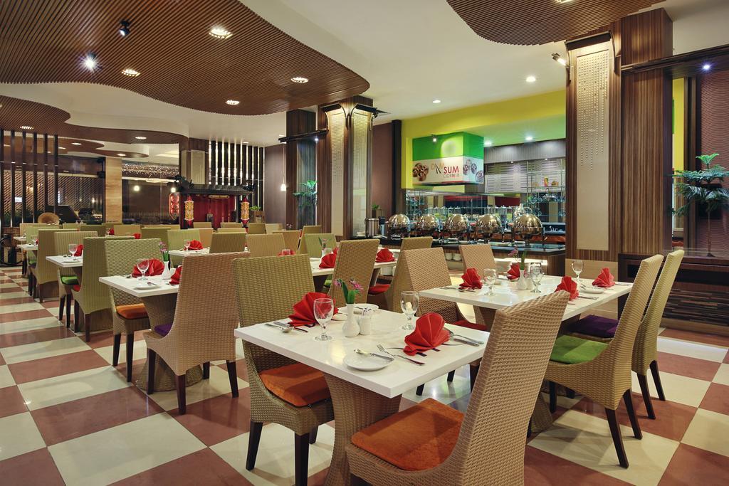 Mercure Pontianak City Center מראה חיצוני תמונה
