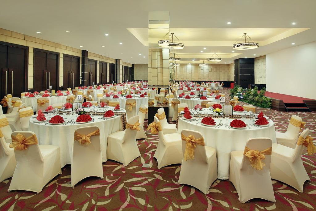 Mercure Pontianak City Center מראה חיצוני תמונה