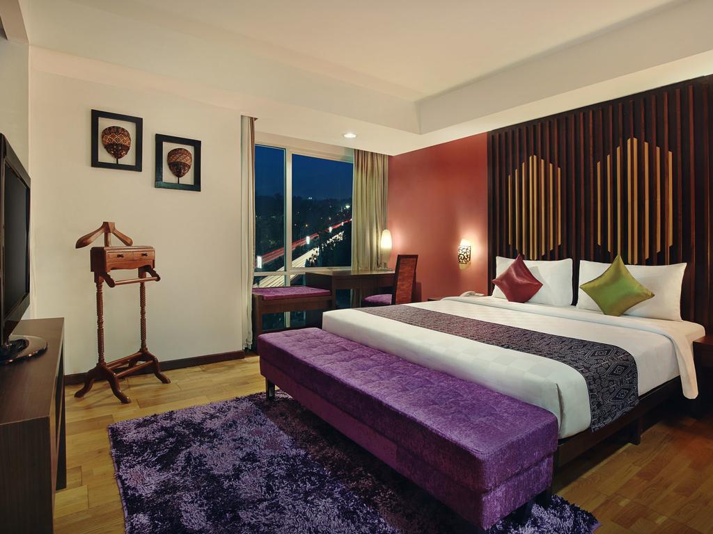 Mercure Pontianak City Center מראה חיצוני תמונה