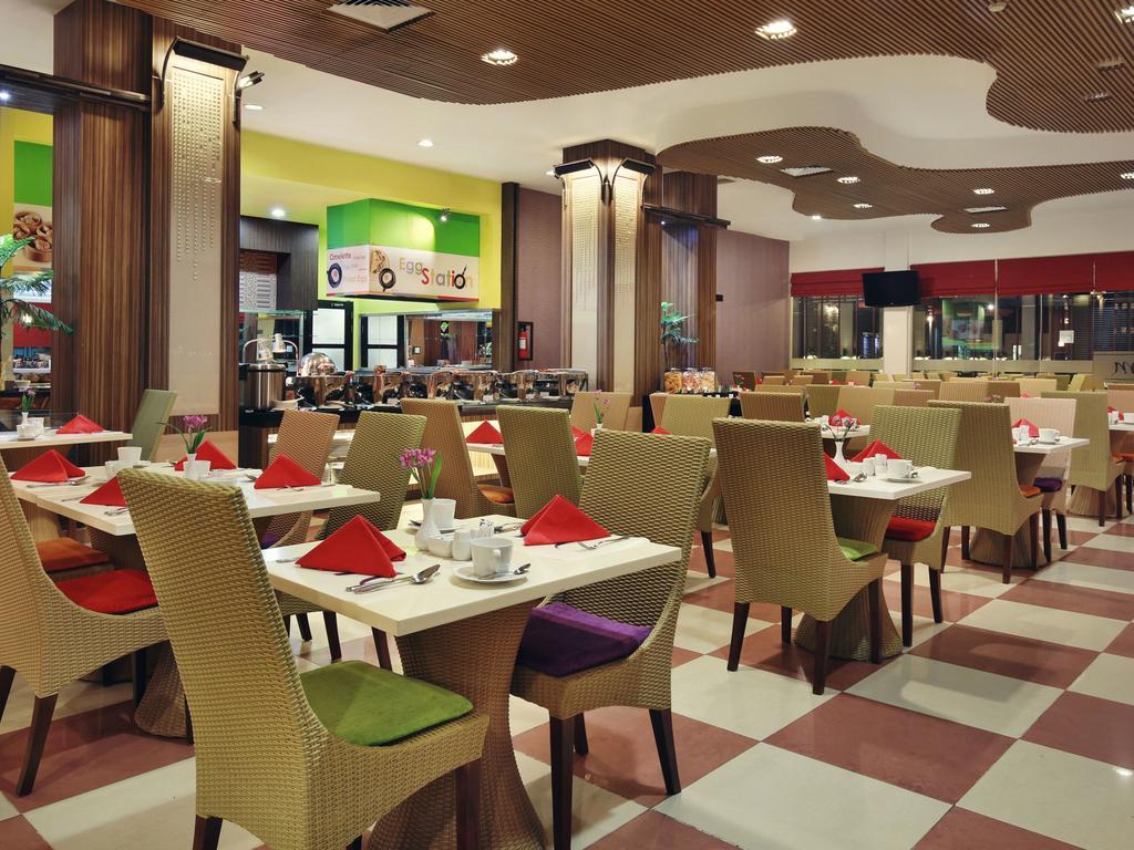 Mercure Pontianak City Center מראה חיצוני תמונה