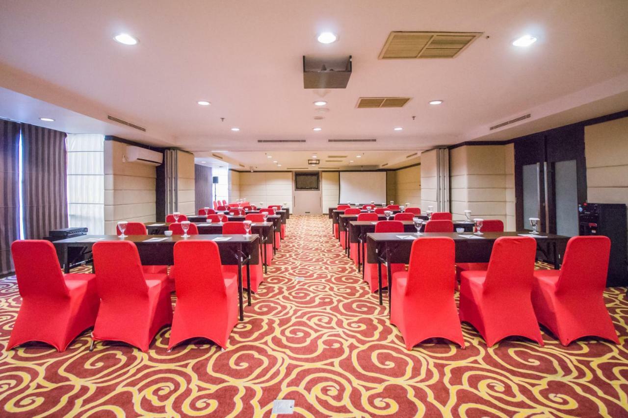 Mercure Pontianak City Center מראה חיצוני תמונה