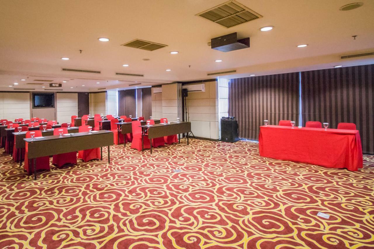 Mercure Pontianak City Center מראה חיצוני תמונה