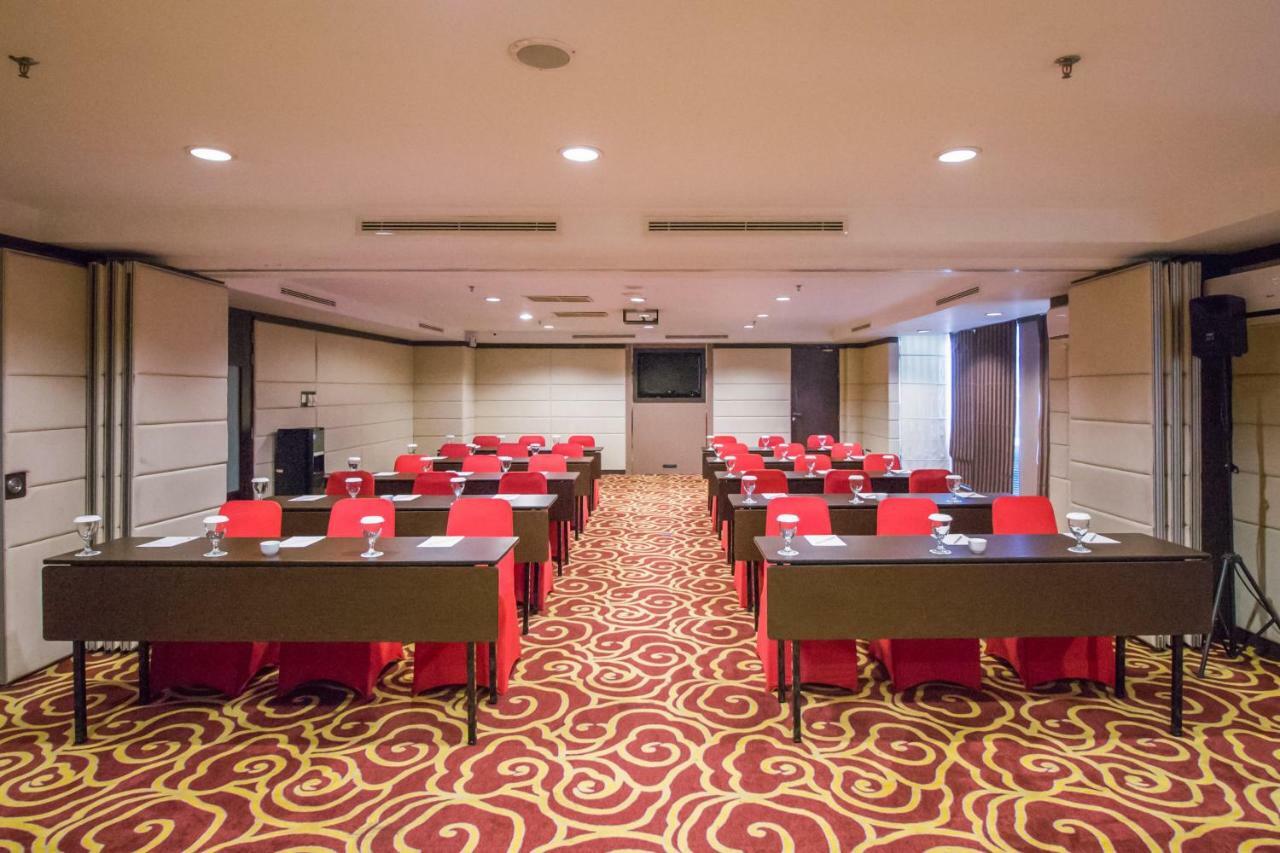 Mercure Pontianak City Center מראה חיצוני תמונה