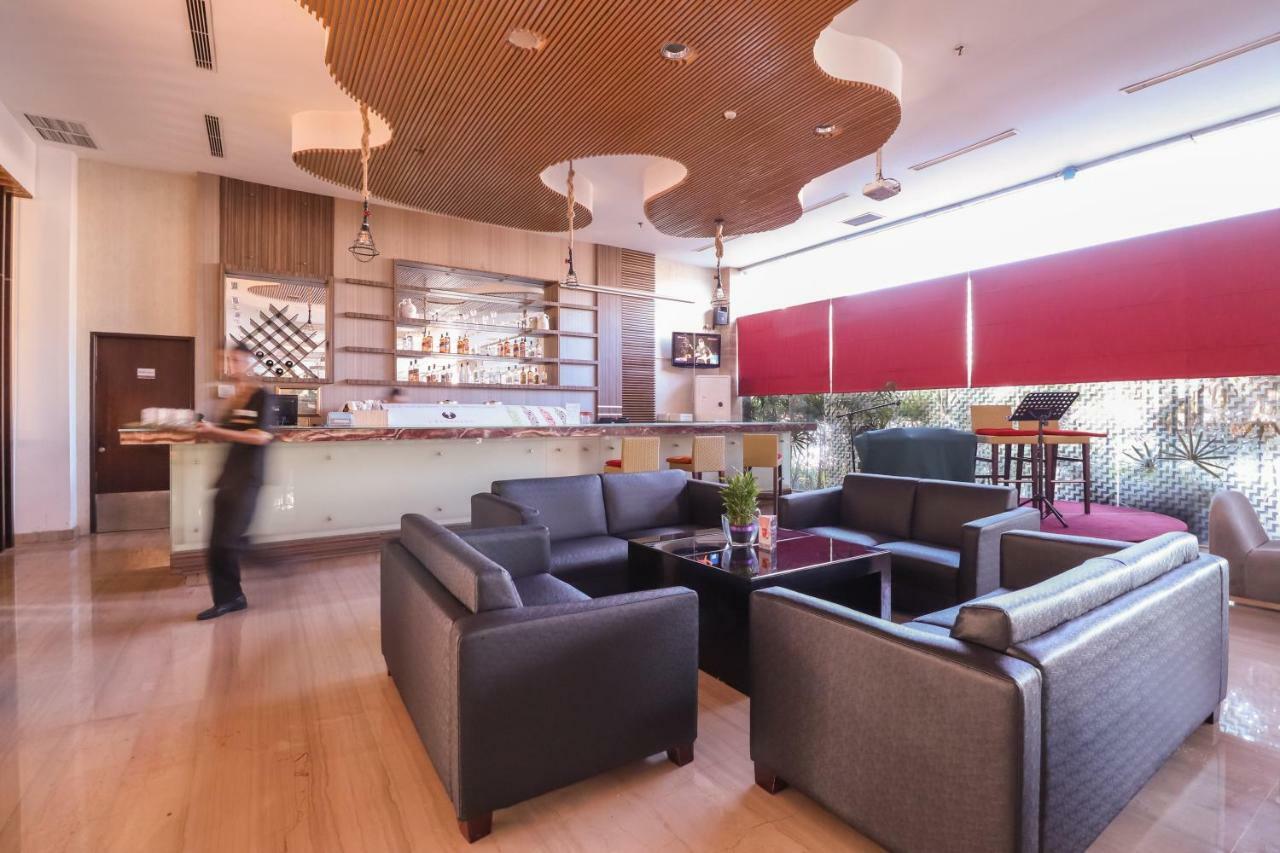 Mercure Pontianak City Center מראה חיצוני תמונה
